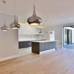 handleless kitchen design with vertical lightening